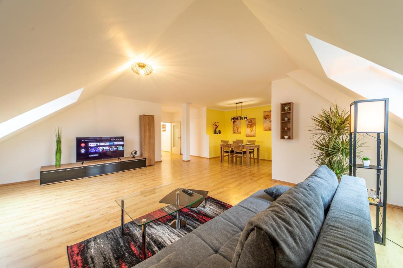 Moderne Dachgeschosswohnung - Parkplatz - Netflix Coburg Exterior photo