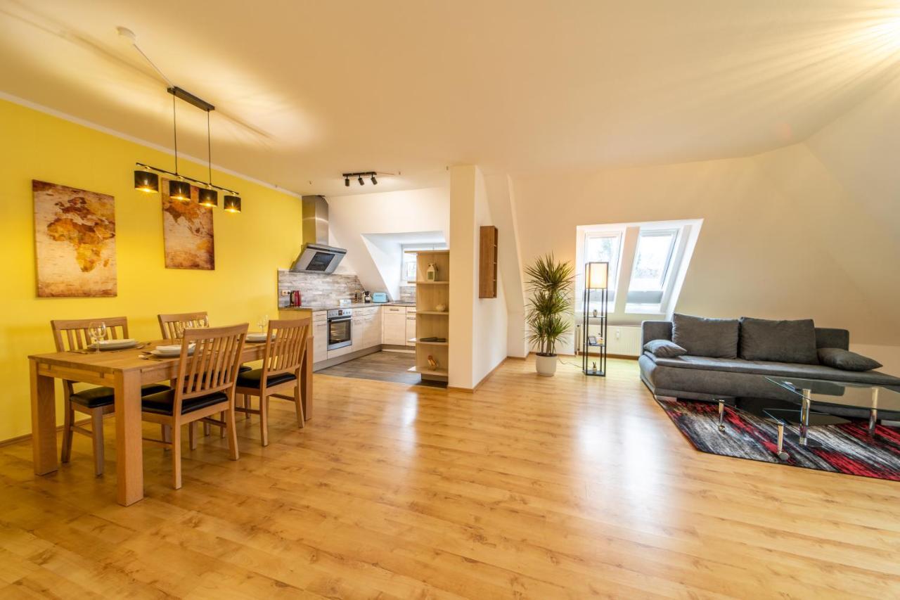 Moderne Dachgeschosswohnung - Parkplatz - Netflix Coburg Exterior photo